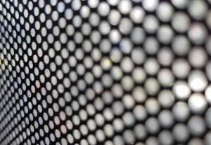 Lettrage microperforé vitre